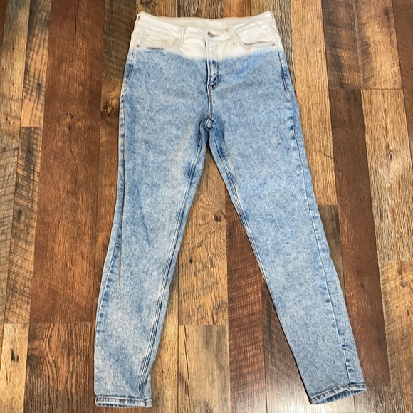 Old Navy jeans Woman’s 8 stonewashed bleached waistband Rockstar jean 90s party - Picture 2 of 10